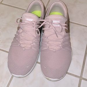 Dusty pink Nike training sneaker